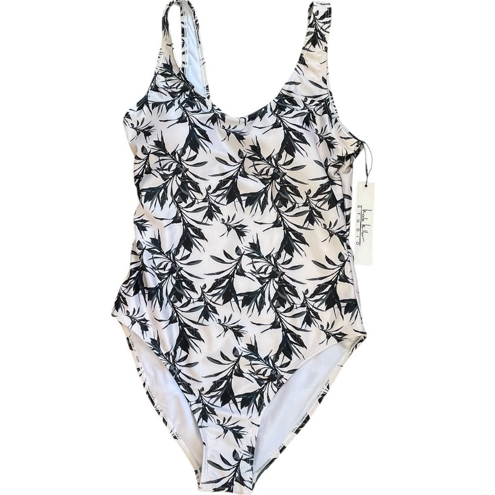Nicole  Miller swimsuit, size M, new with tags, soft cup bra, classy print